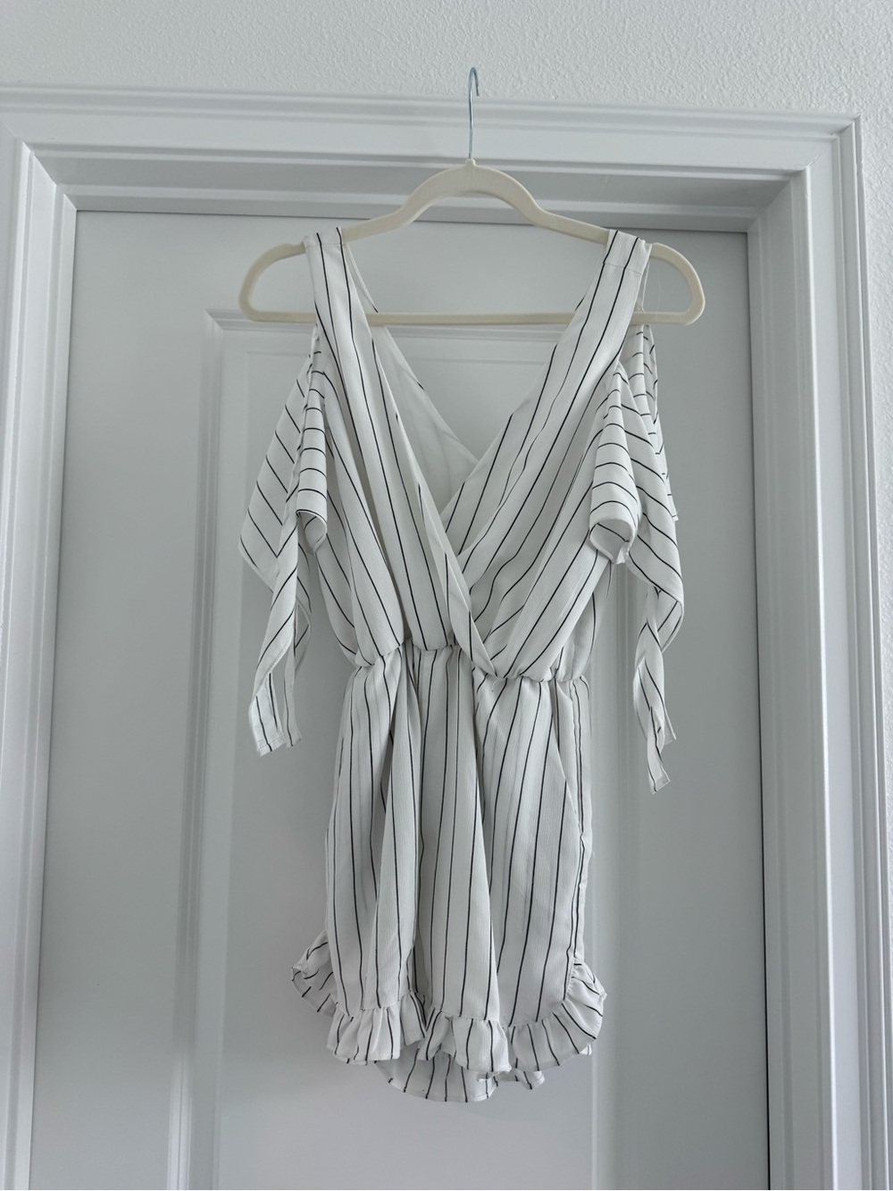 Lucca Striped White Cold-Shoulder One-Piece Romper XS